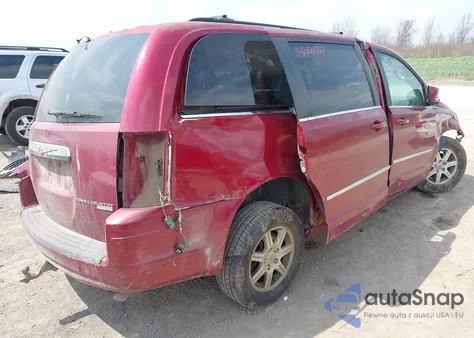 2010 Chrysler Town & Country Touring z USA, uszkodzony, nr VIN 2A4RR5D11AR315761